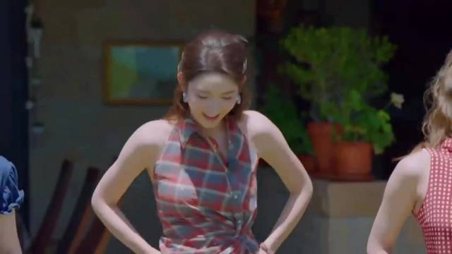 千万别让王玉雯跳舞！随便一扭陈星旭被迷晕，直勾勾的看丨超新鲜