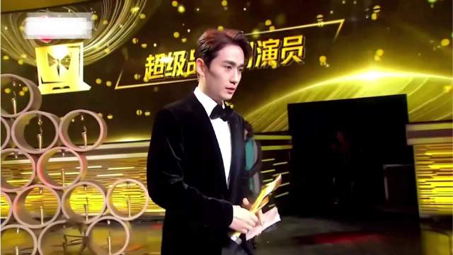 不愧是影帝，朱一龙出场太帅气，台下尖叫声太疯狂！丨晚会