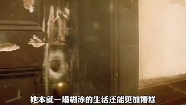 少女逃生遇杀手邻居，生死抉择引两世界交汇