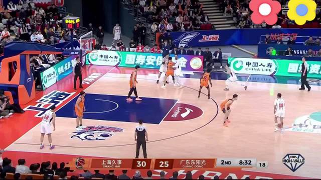 崔永熙攻防两端硬核输出，上海男篮力战广东