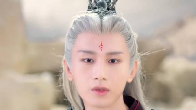 成毅饰演渣爹气场全开，应渊帝君秒变奶萌儿子