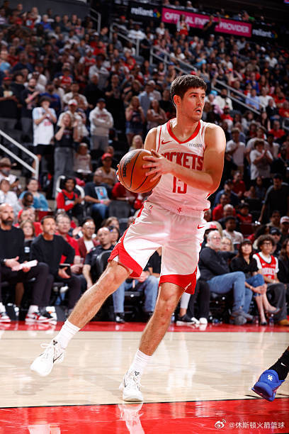 谢泼德成为火箭首发控卫后，球队的进攻发生了哪些具体变化？