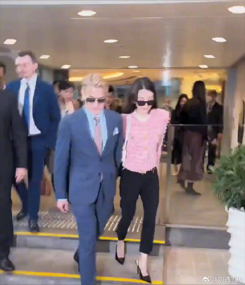 郭富城方媛携两女现身，天王夫妇状态佳