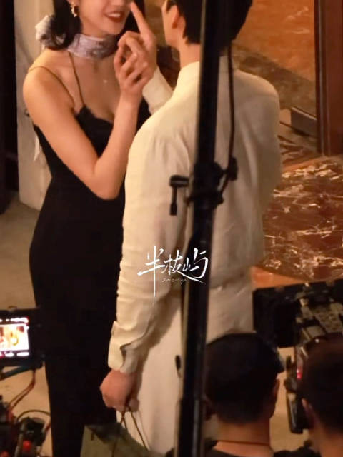 哇，向涵之的身材这么好吗！好会撩，陈伟霆你是装的还是柳下惠？ 路透