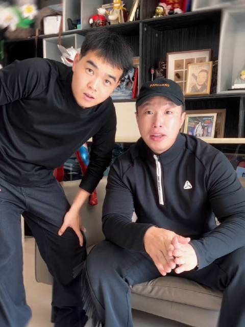 德云社尚筱菊烧饼互评颜值，网友热议谁更帅