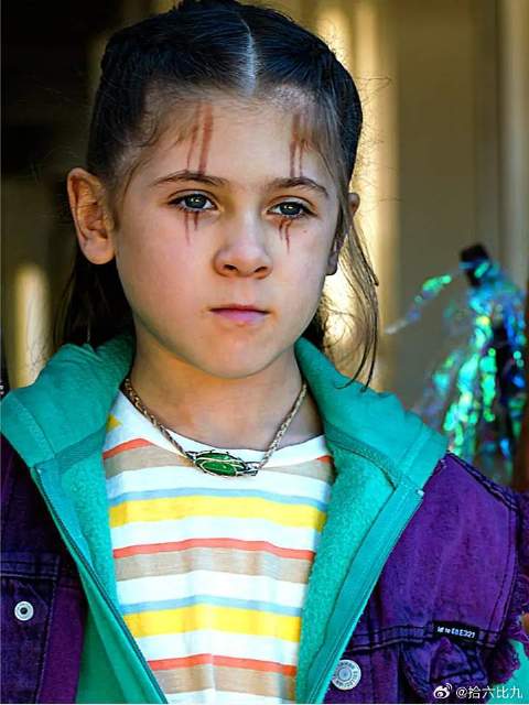 漫威总能满足孩子们的英雄梦，最后决战画面像是致敬复联4