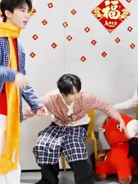 刘耀文长着一张狼狗脸，净干这些萌萌的事儿，离开你谁还逗我笑啊