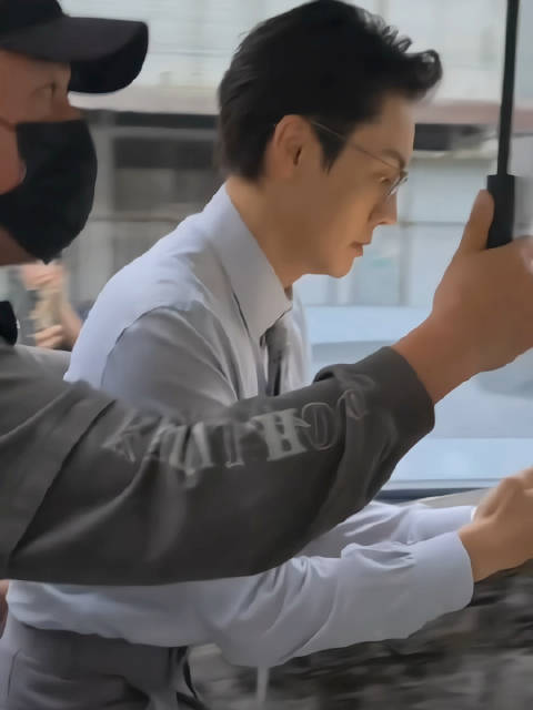 不同角度看王医生《怎么你的手机要响》