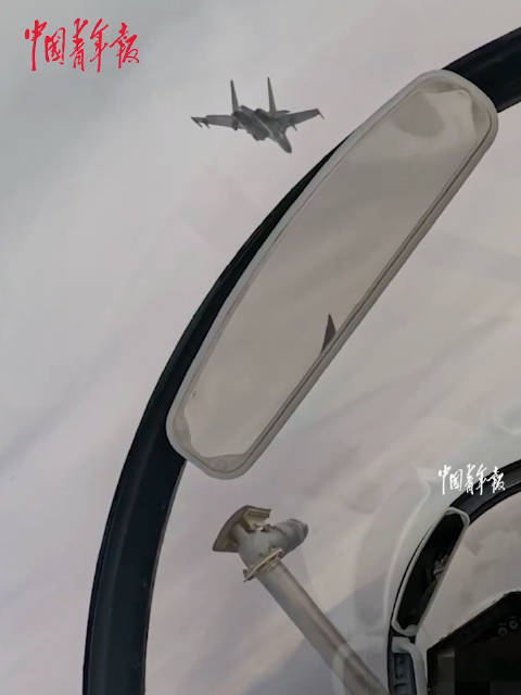 歼20歼16歼10C三龙聚首云端亮剑