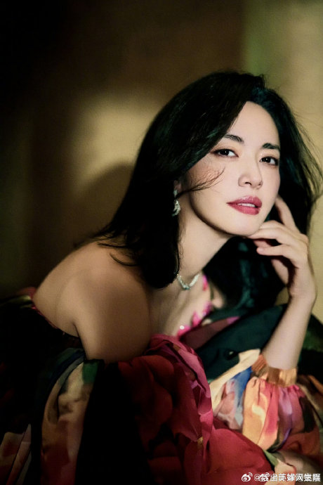 如何看待姚晨离婚后快速复工，被赞“事业型女性范本”这一现象？