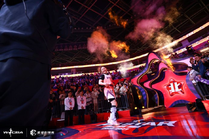 14+9高效输出！刘禹彤全明星替补出战再证女篮内线统治力