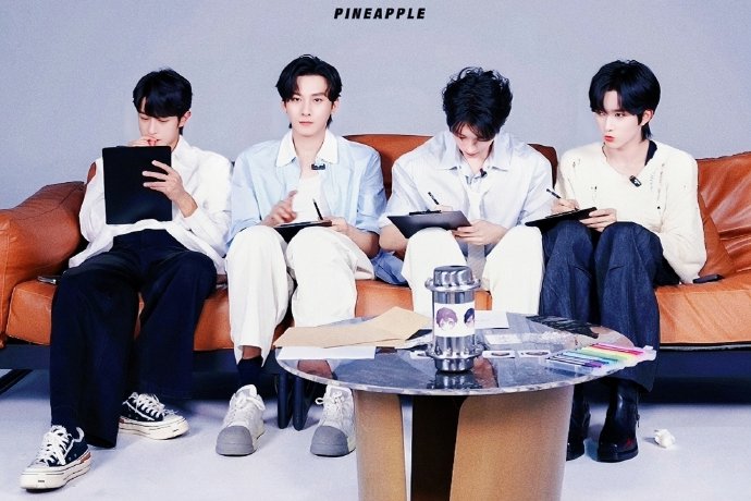 除了两对高人气CP，Desire4组合整体的未来发展计划和作品规划是什么？