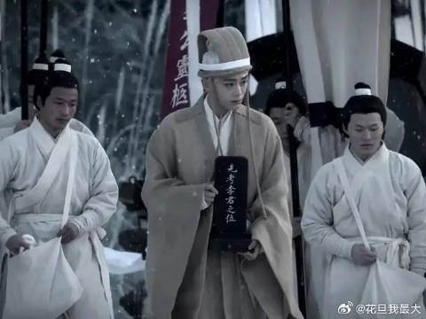 李饼奋不顾身一人挡在棺椁前真的泪目了