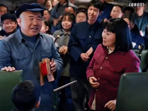 二人转让气氛更热闹，二人转吸引全场！