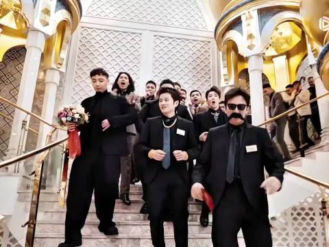 五哈团乡村互助抢球互怼展现鲜活群像