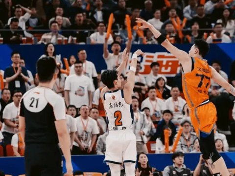 徐杰被打破防？打进三分与上海球迷隔空喊话，被杜锋限制真难受！