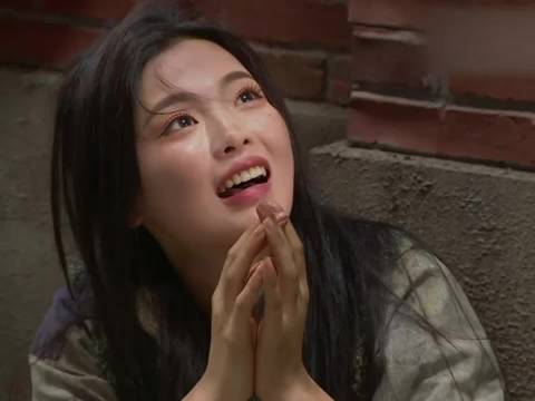 当杨超越路边乞讨遇见小沈阳