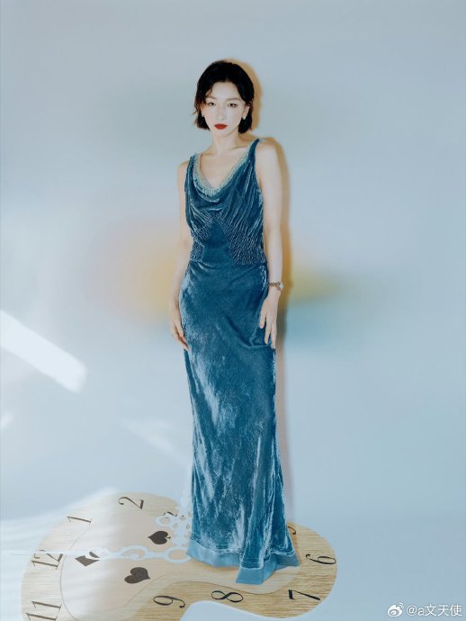 周冬雨“三金影后”的成就是否对她的时尚转型起到了支撑作用？