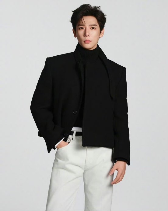 王安宇作为CELINE中国区品牌大使，此次杂志封面对他的时尚资源意味着什么？