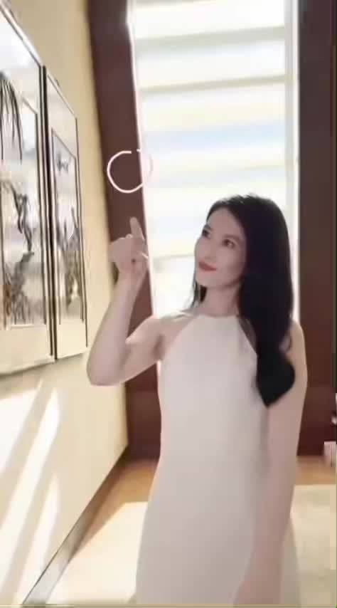 高圆圆阳光笑容引共鸣，单休族感叹休一天不够生活