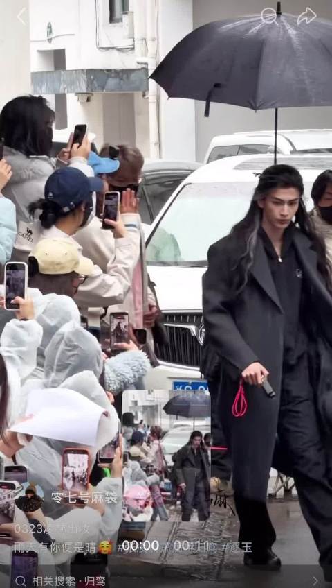 怎么有人顶着个古装脑袋穿现代装都可以这么好看 帅过白色古天乐