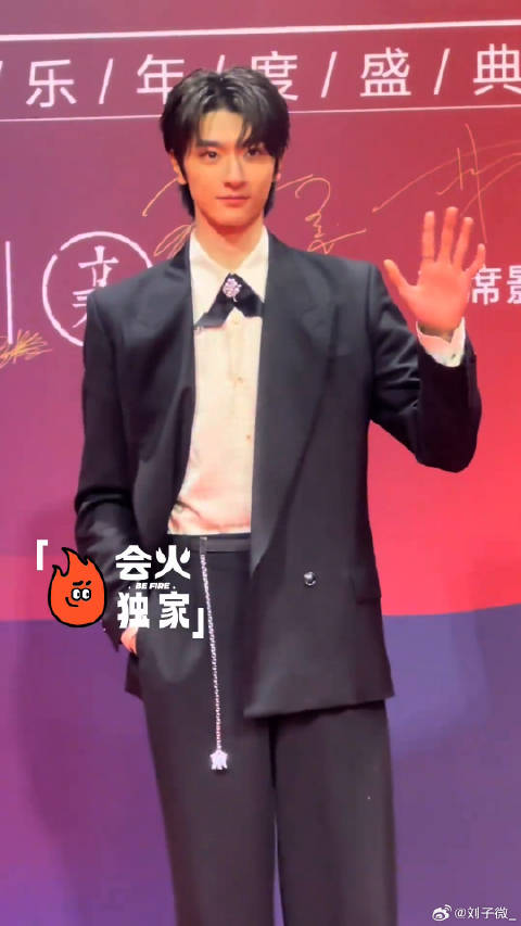 好长的腿 好帅的脸腾讯娱乐年度盛典 微博VC计划