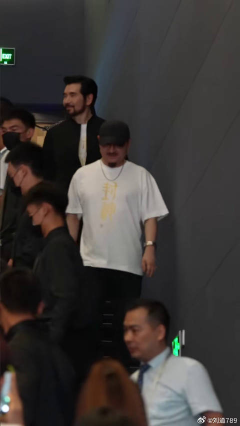 费翔黄渤携封神剧组亮相路演,新人演员表现亮眼