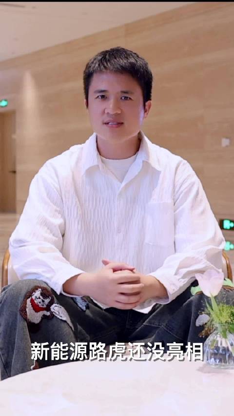 华为乾崑宁德时代高通联手路虎神行者2026年豪华新能源SUV亮相苏州