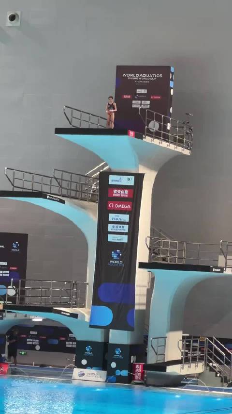 等待了三分钟后，终于等到了全红婵最后一跳，上演水花消失术