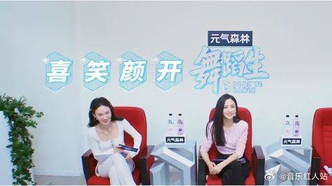 金晨关注点太奇怪 选手不能上台伤感，她却注意选手妆容！