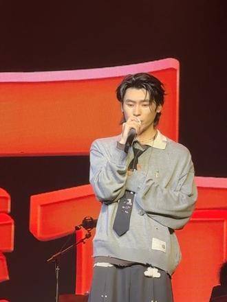 渴望在平凡日子里紧紧拥住你