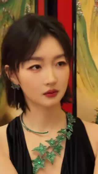 周冬雨越来越美了