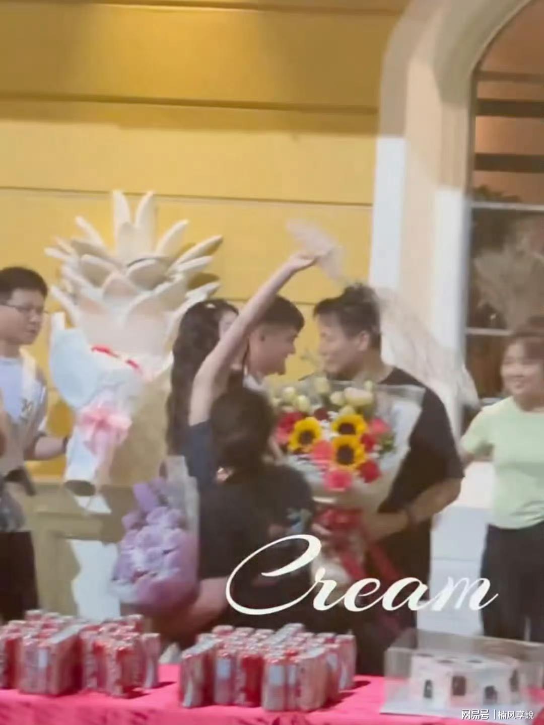 虞书欣杀青现场上演“泼水节”：奶油与笑声齐飞的春日狂欢