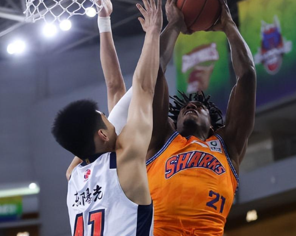 广东惨遭上海三杀！球员：2人及格，7人不及格，3人下课吧