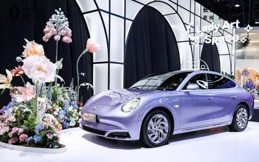 曾经我们只能羡慕人家奔驰“大G”的6x6，如今，我们自己也有6x6