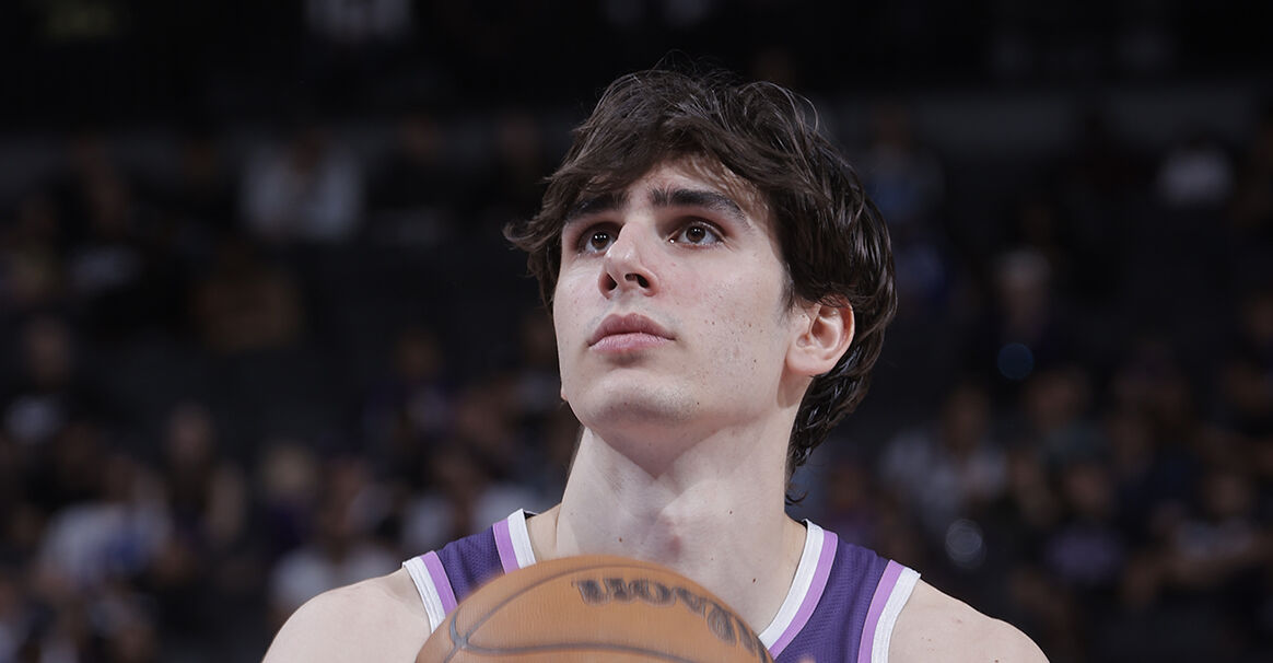 德罗赞：仍对雷诺未能入选新秀赛感到不满 希望他能入新秀阵容