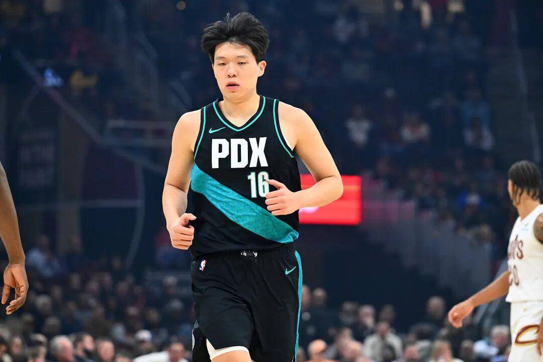 杨瀚森盖帽NBA榜眼！媒体首次点赞，王仕鹏：他和姚明是一类人