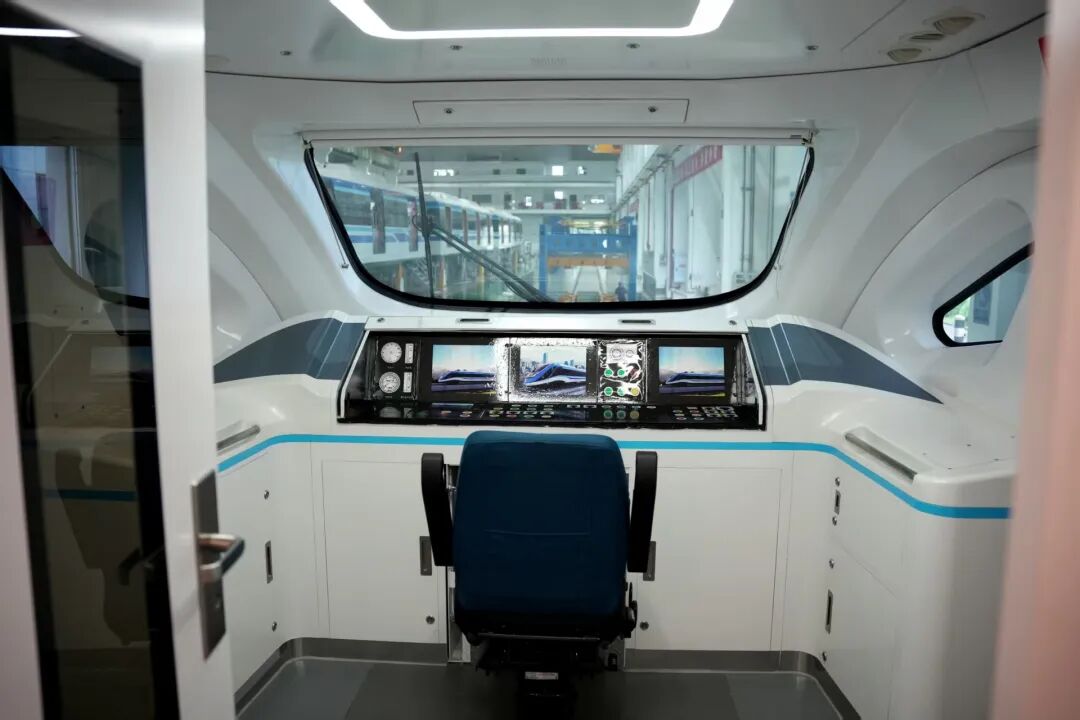 轨道15号线列车驾驶室。陈洋 摄