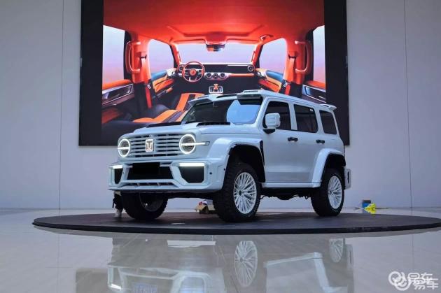 坦克300酷改:橙白内饰白色外观,超迷人