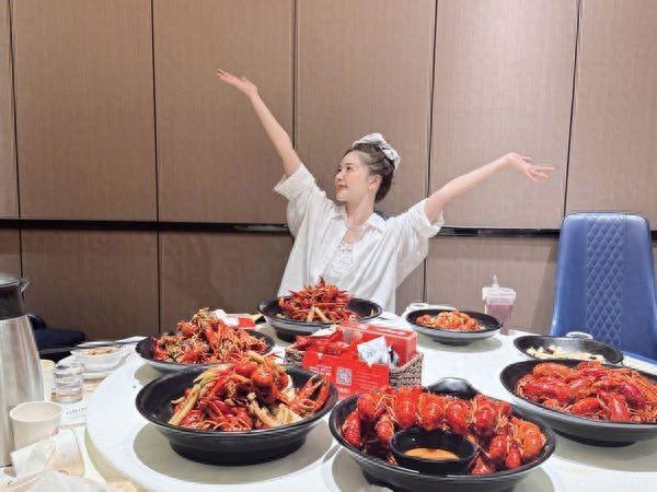 阚清子认「确实是胖了」！　遭质疑幸福肥直球PO近照：快乐至上