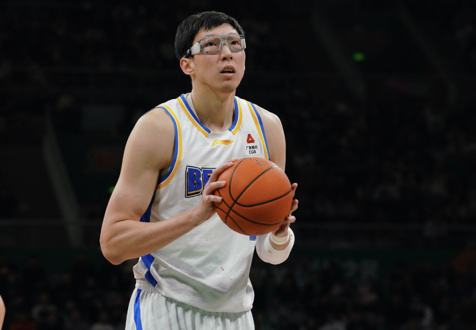 奥尼尔附体！30岁周琦成北京头号输球罪人：罚球8中0 近2场22罚5中