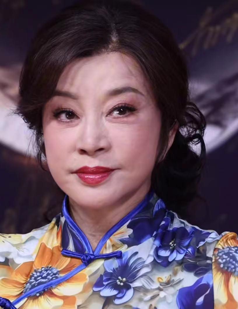 从影后到短剧女王，刘晓庆转换丝滑，一直走在时代的浪尖上|何赛飞|刘晓庆|实力派演员|短剧|话剧