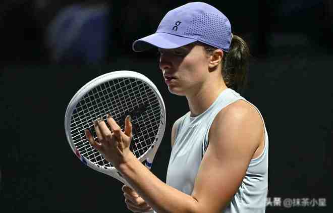 斯瓦泰克输球，莱巴金娜赢了，心理崩盘比技术更致命