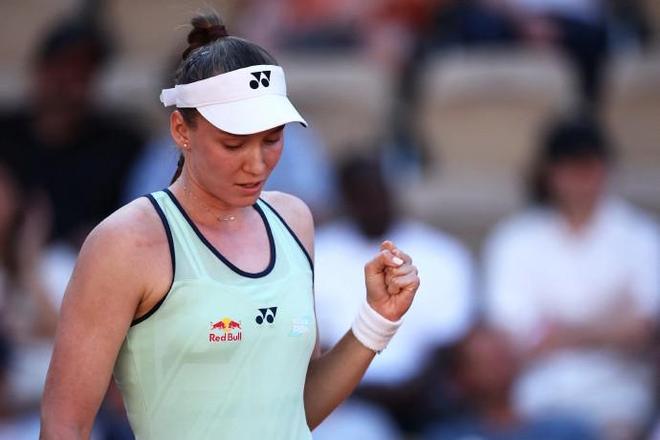 莱巴金娜2-0横扫奥斯塔彭科，跻身法网16强将战斯瓦泰克