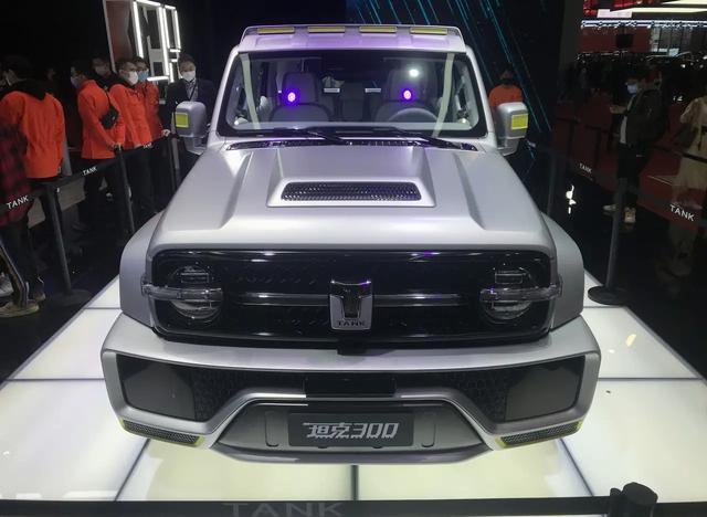 坦克300赛博版正式亮相,机甲外观白色内饰,真霸气车尾改装_订阅