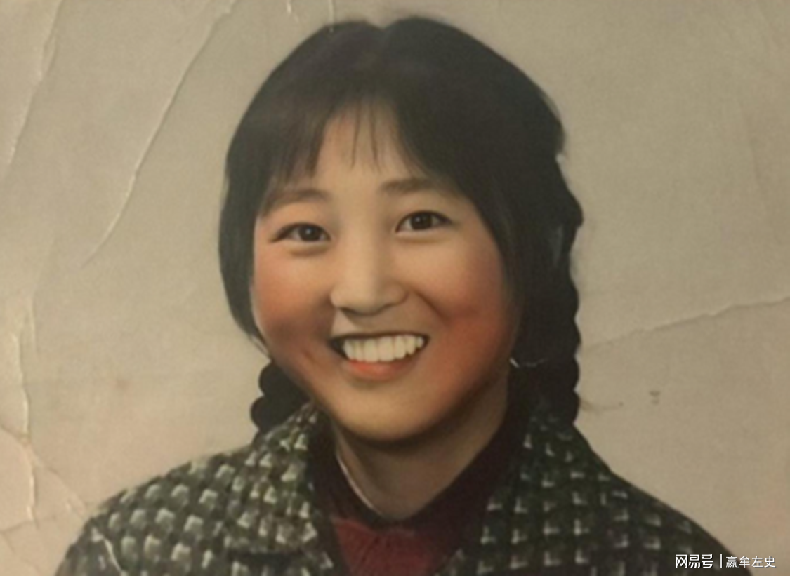 老照片:真实的李焕英年轻时的照片曝光,少年贾玲也曾经清纯如水