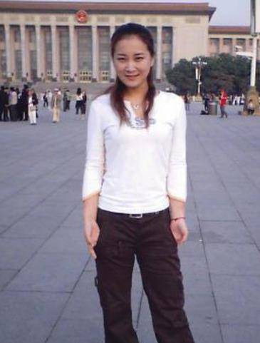 贾玲10年前青涩旧照曝光,面容清瘦秀气,撞脸当红女团成员