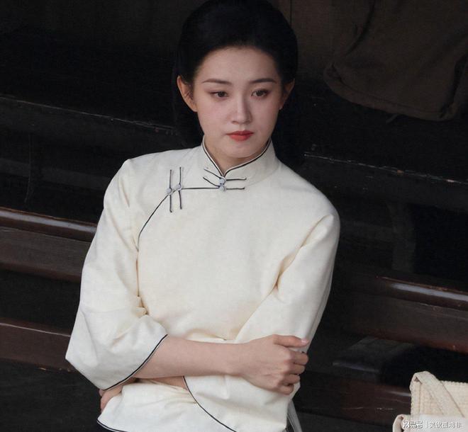 郭宇欣演绎《玉簟秋》，民国风学生装养眼，CP意外甜！