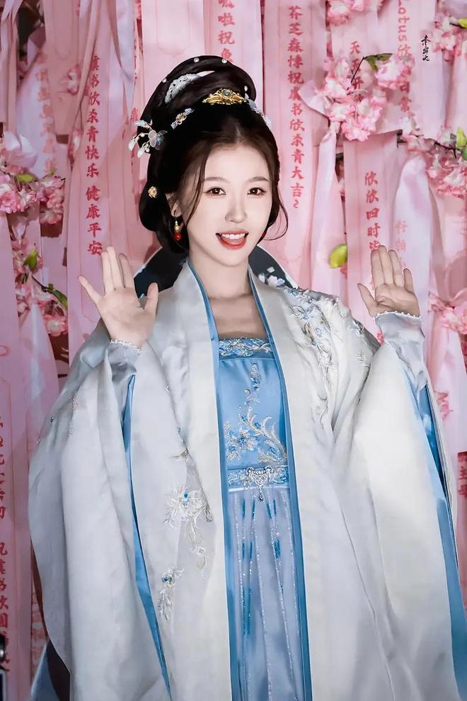 甜妹人设的红利与风险：虞书欣还能甜多久？