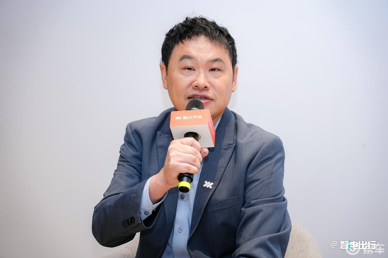智己高管回应：AI安全、技术同质化和LS8定价问题！